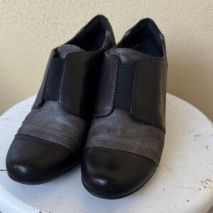 Easy Spirit Black and Gray Women's slip on comfort shoe